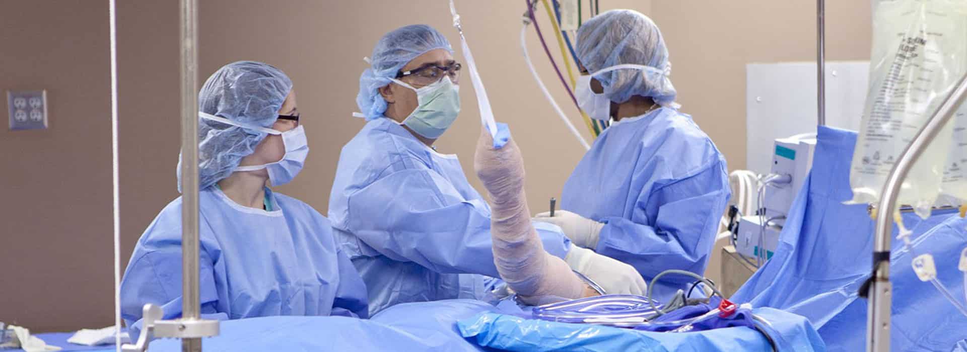 Southlake Orthopaedics doctors performing surgery for an arthritis procedure