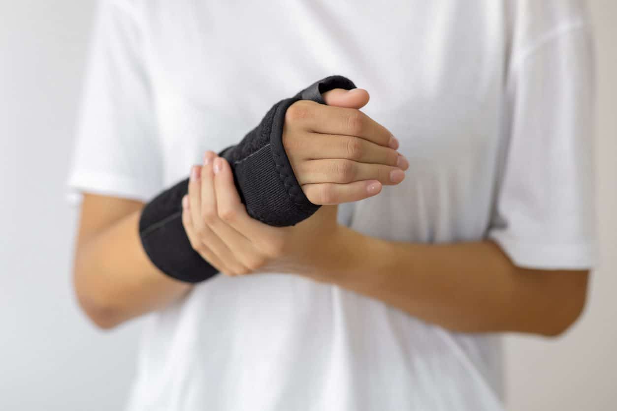 Custom splint for patient with pain in the hand and wrist